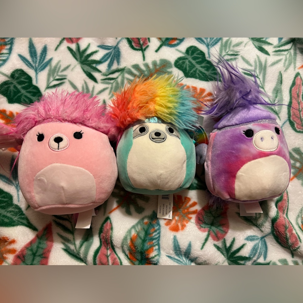 three squishdoos/ squishmallow